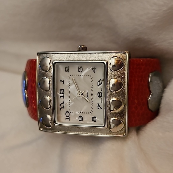 Vintage 1990s Heart Studded Red Leather Women's Bracelet Watch - Picture 5 of 6